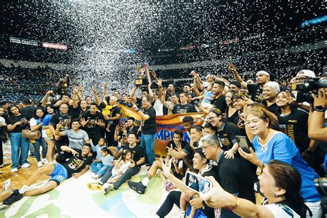 6 Palatandaan Na Nasa Heat ang Iyong Aso .